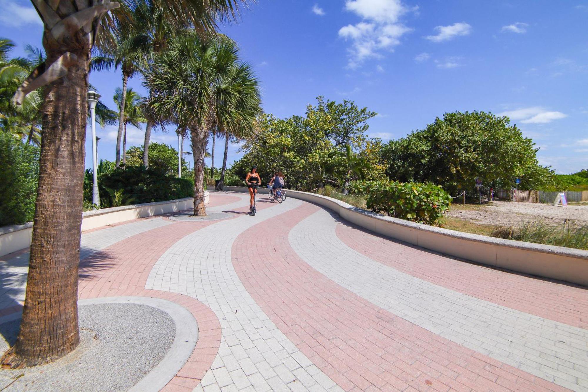 Chic Large Studio Apt Near Ocean Drive South Beach ไมอามีบีช ภายนอก รูปภาพ