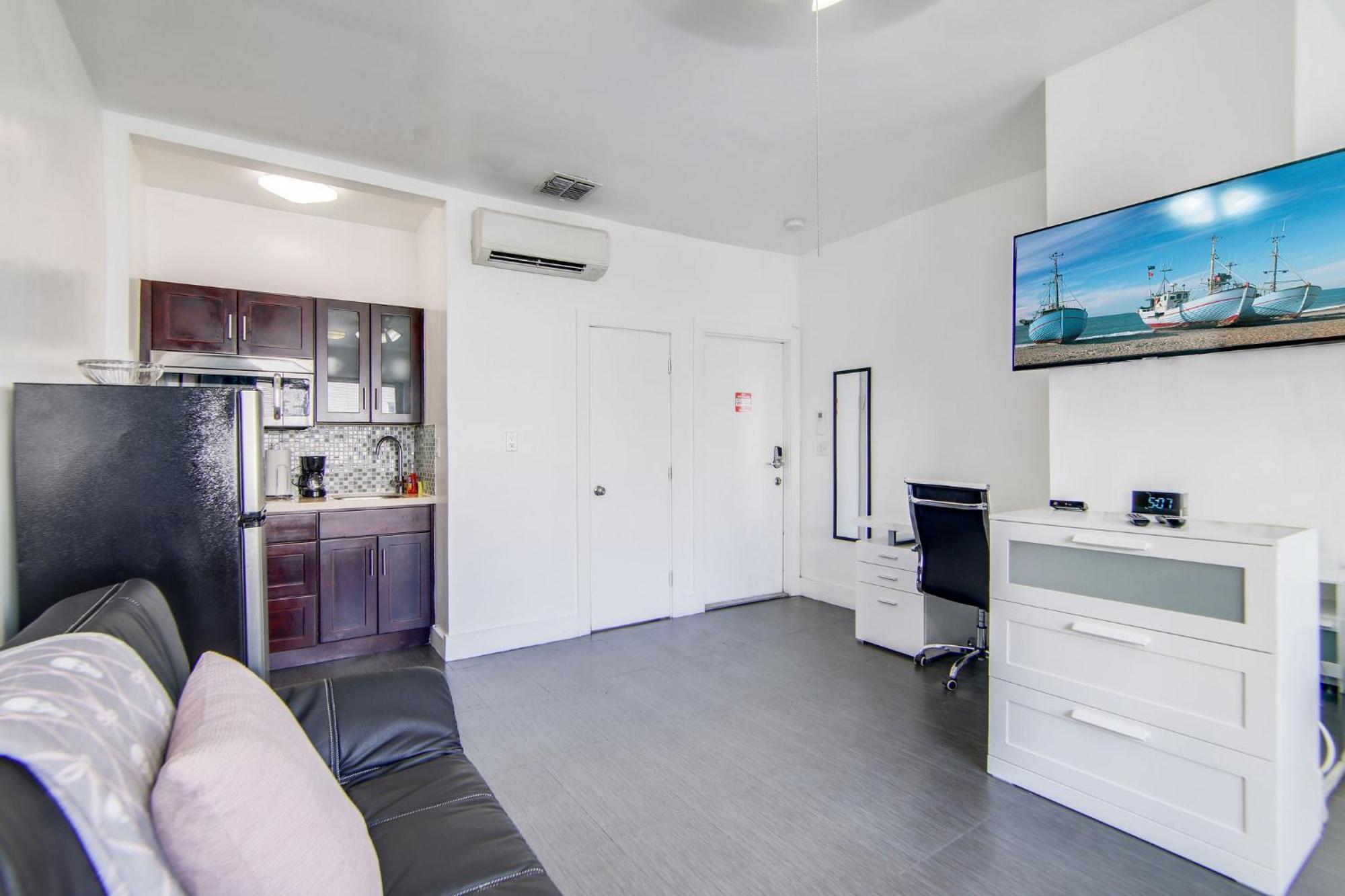Chic Large Studio Apt Near Ocean Drive South Beach ไมอามีบีช ภายนอก รูปภาพ