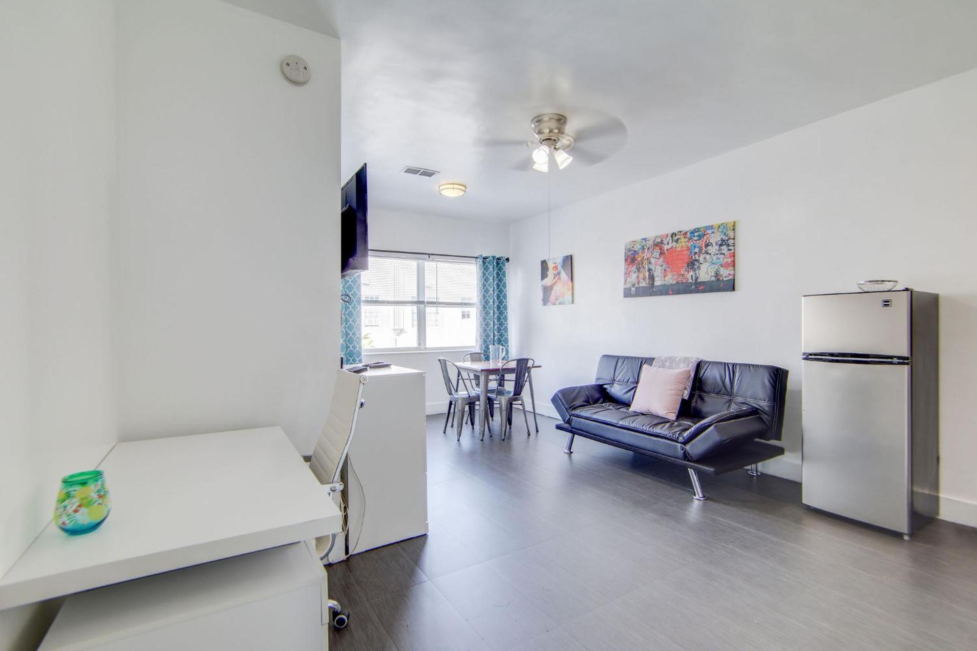 Chic Large Studio Apt Near Ocean Drive South Beach ไมอามีบีช ภายนอก รูปภาพ