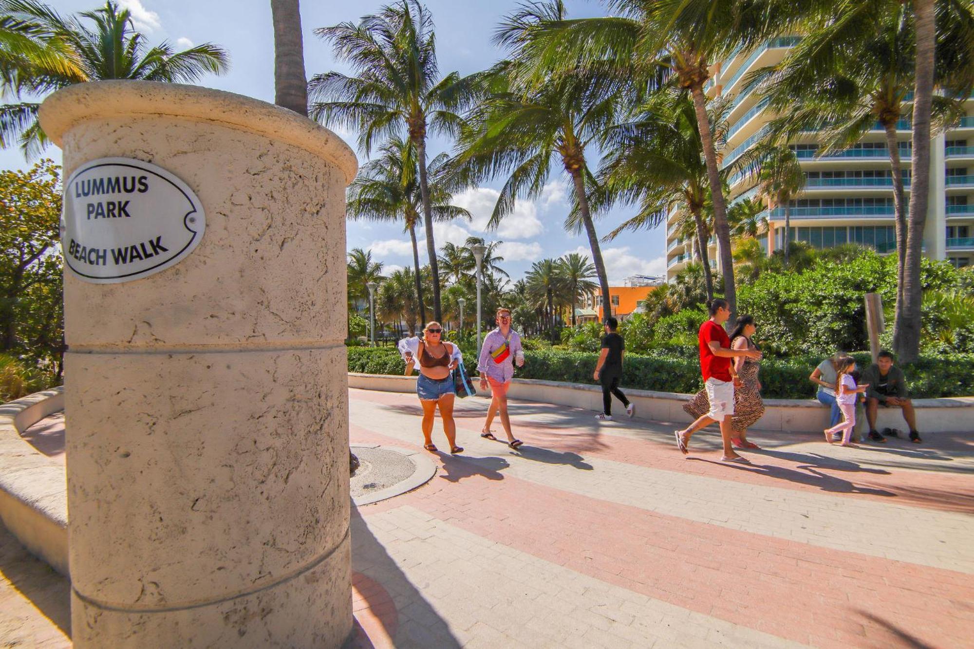 Chic Large Studio Apt Near Ocean Drive South Beach ไมอามีบีช ภายนอก รูปภาพ